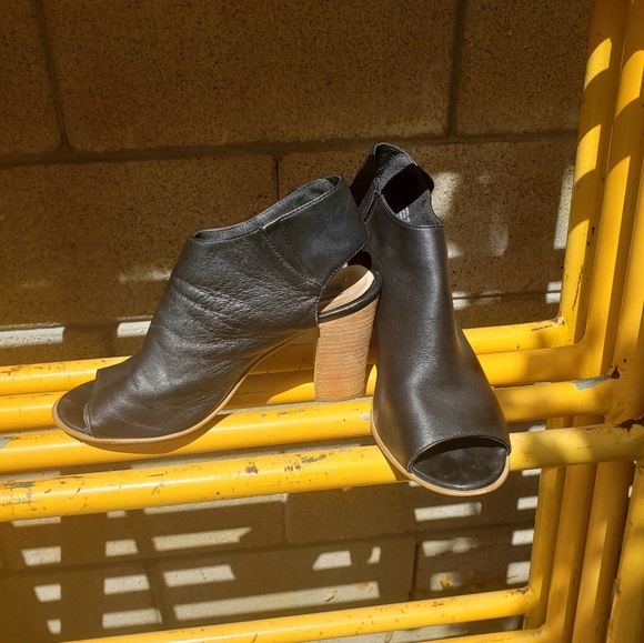 STEVE MADDEN Nonstp Black Leather Sandals 8.5 - Picture 4 of 9